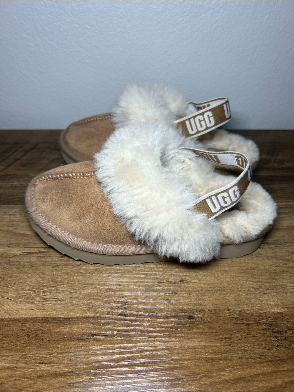 UGG Kids Chestnut Suede Slingback Slippers with Cream Sheepskin